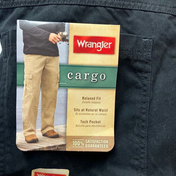 New Wrangler Mens 44x30 Black Cargo Pants Relaxed Fit Tech Pocket Cotton Utility - Picture 4 of 15